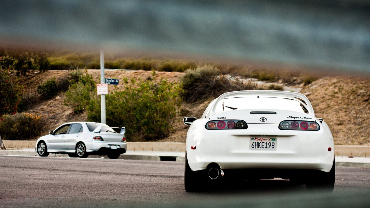 Porsche 911 Blanco en la Carretera Durante el Día. Wallpaper in 1280x720 Resolution