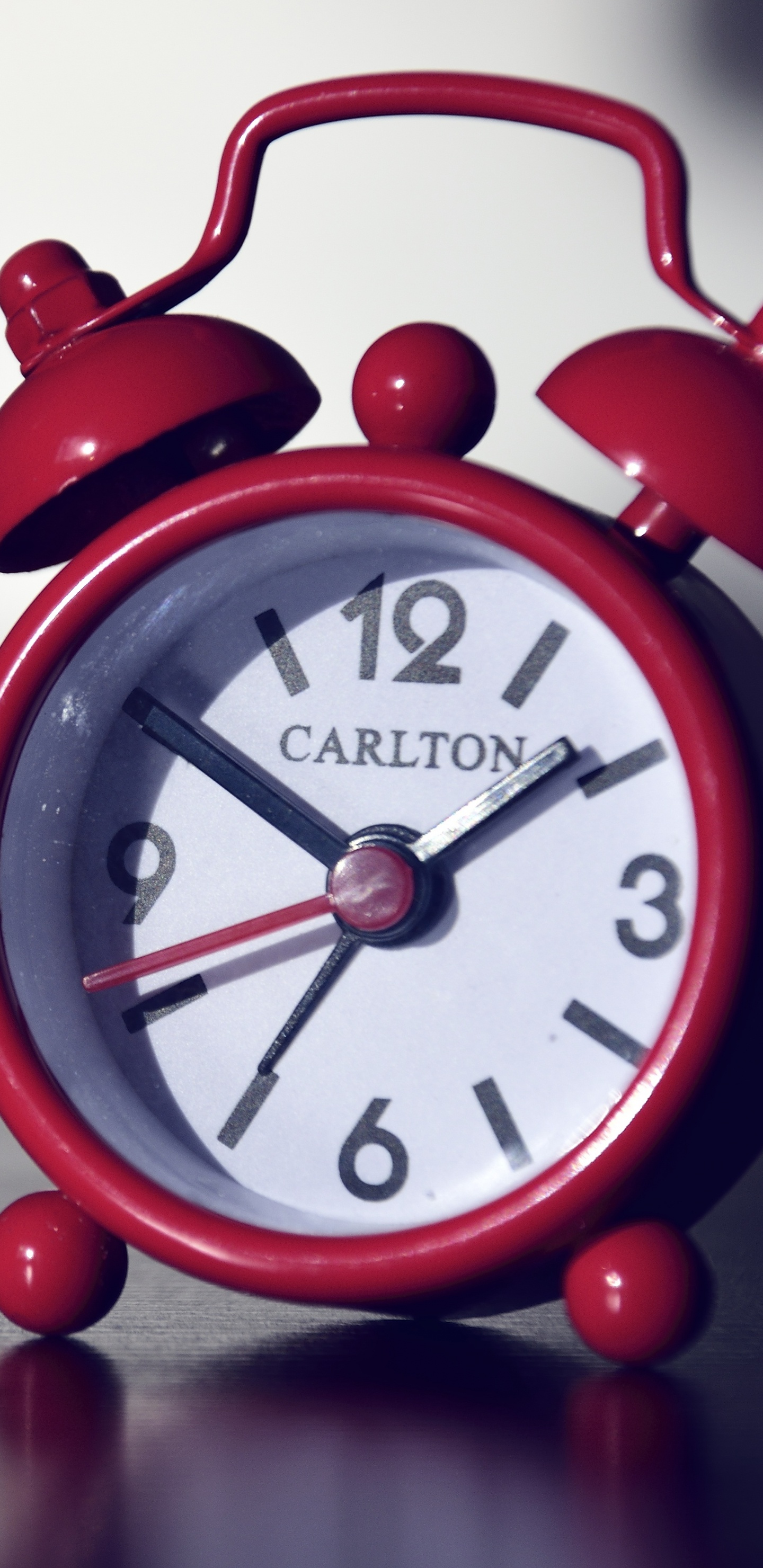 Roter Wecker Bei 10 10. Wallpaper in 1440x2960 Resolution