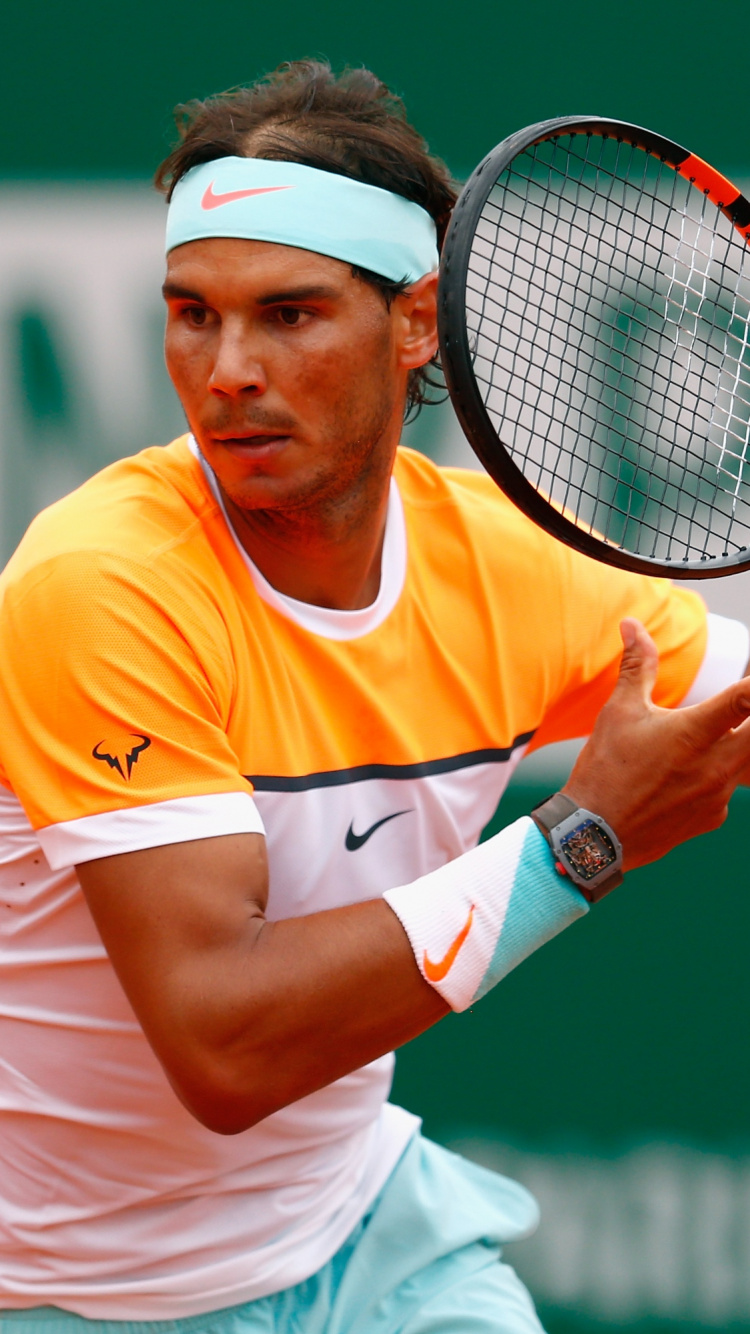 Mann im Gelben Hemd, Der Tennis Spielt. Wallpaper in 750x1334 Resolution