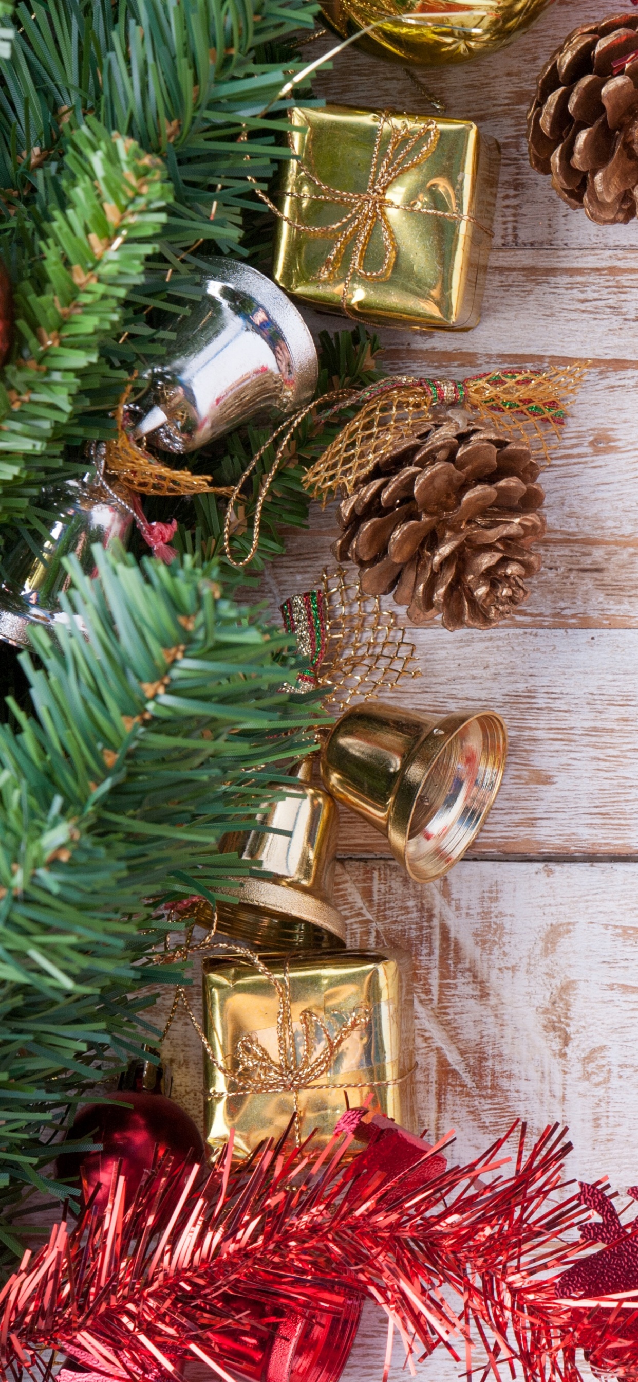 Nouvelle Année, Le Jour De Noël, Décoration de Noël, Ornement de Noël, Sapin. Wallpaper in 1242x2688 Resolution