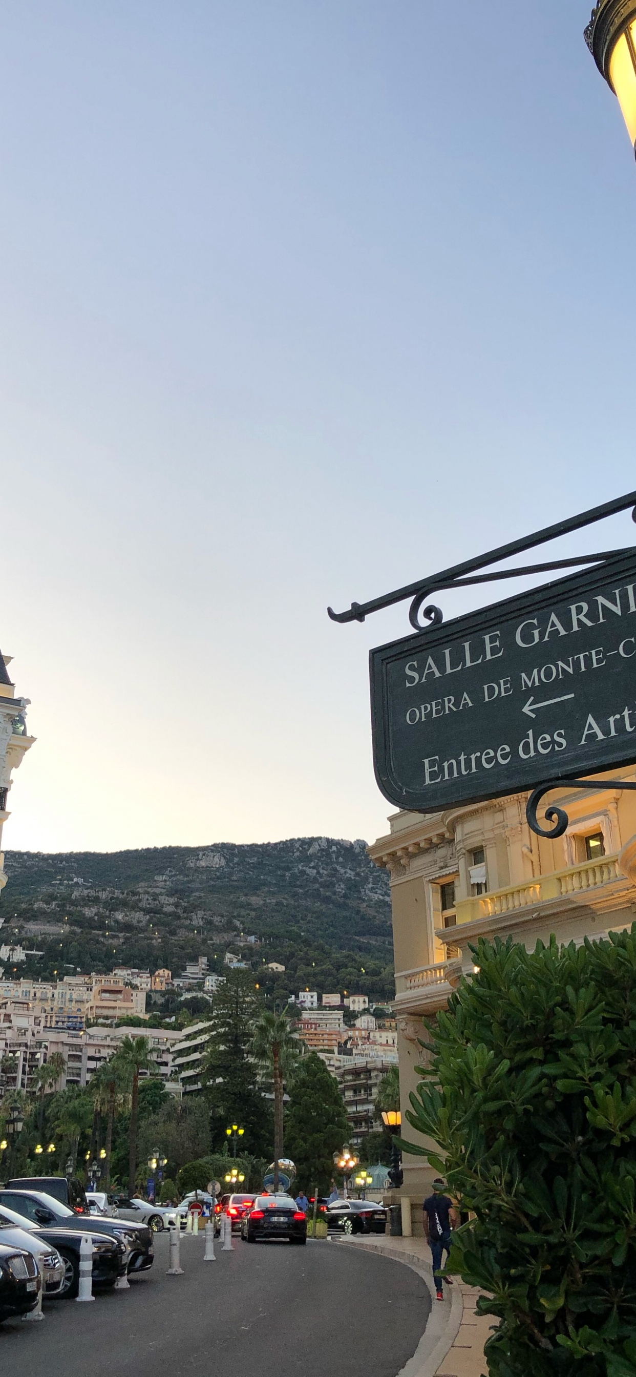 Stadt, Road, Nachbarschaft, Street, Fahrbahn. Wallpaper in 1242x2688 Resolution