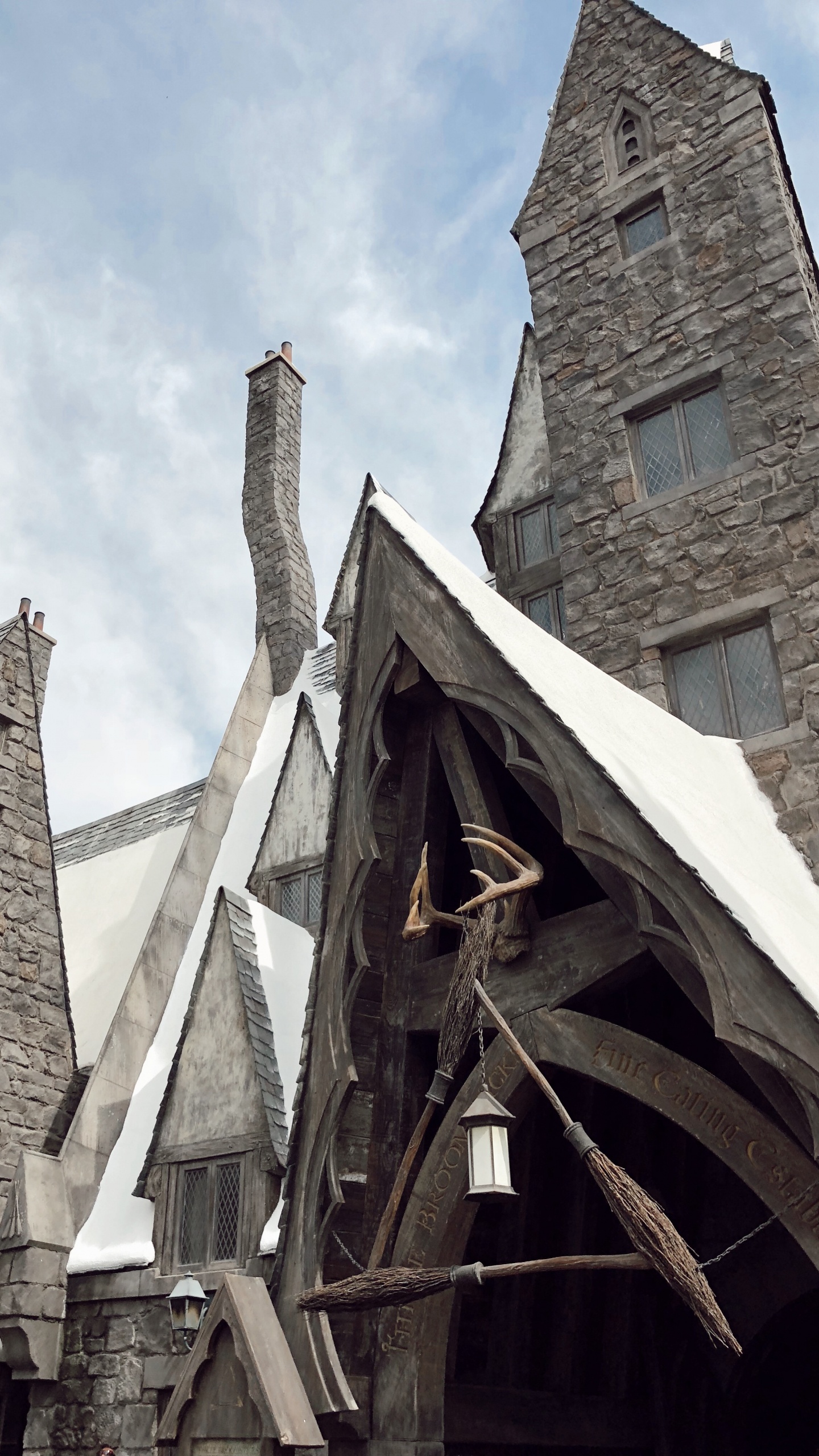 Chemin de Traverse, Spire, Moyen-âge, L'architecture Médiévale, Propriété. Wallpaper in 1440x2560 Resolution