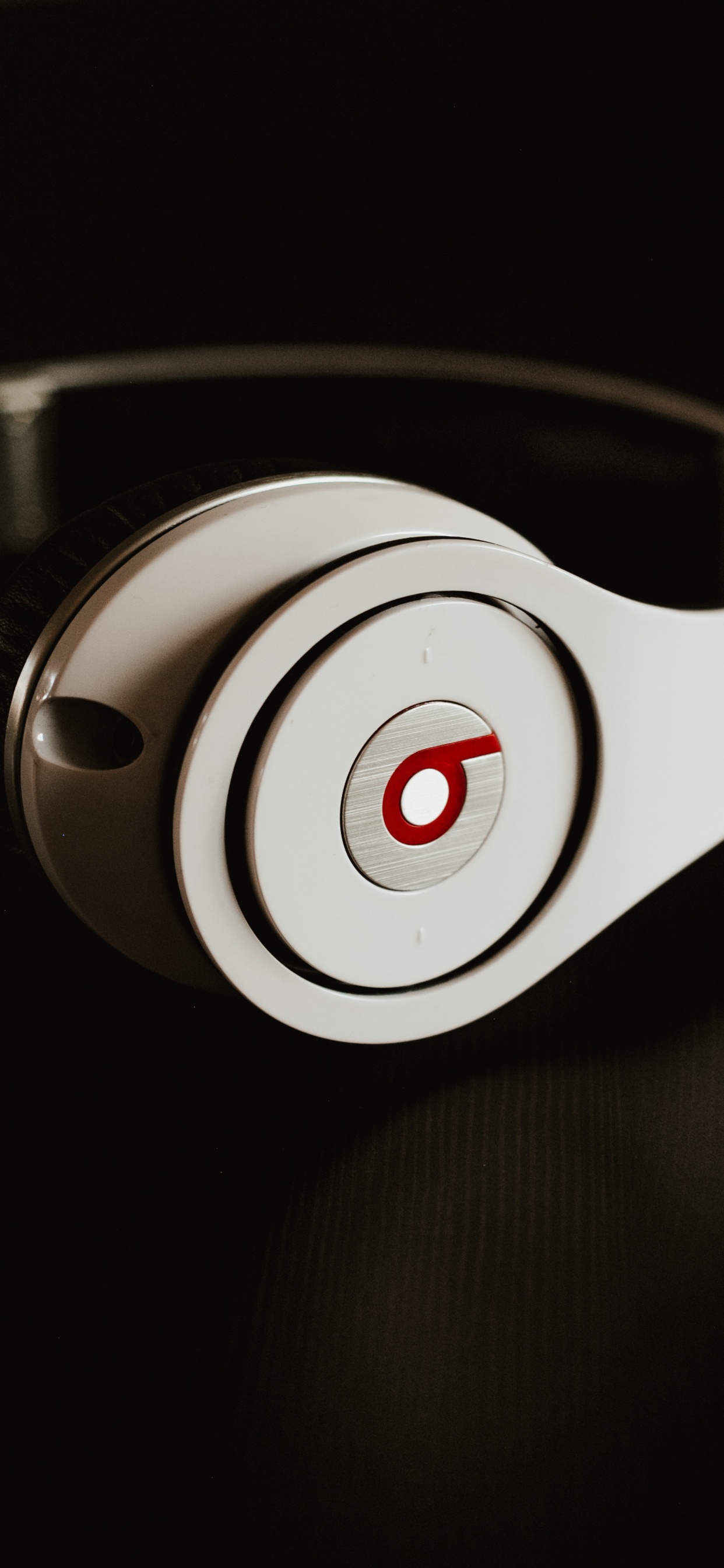 Auriculares, Beats Electronics, Gadget, Equipo de Audio, Dispositivo Electrónico. Wallpaper in 1242x2688 Resolution