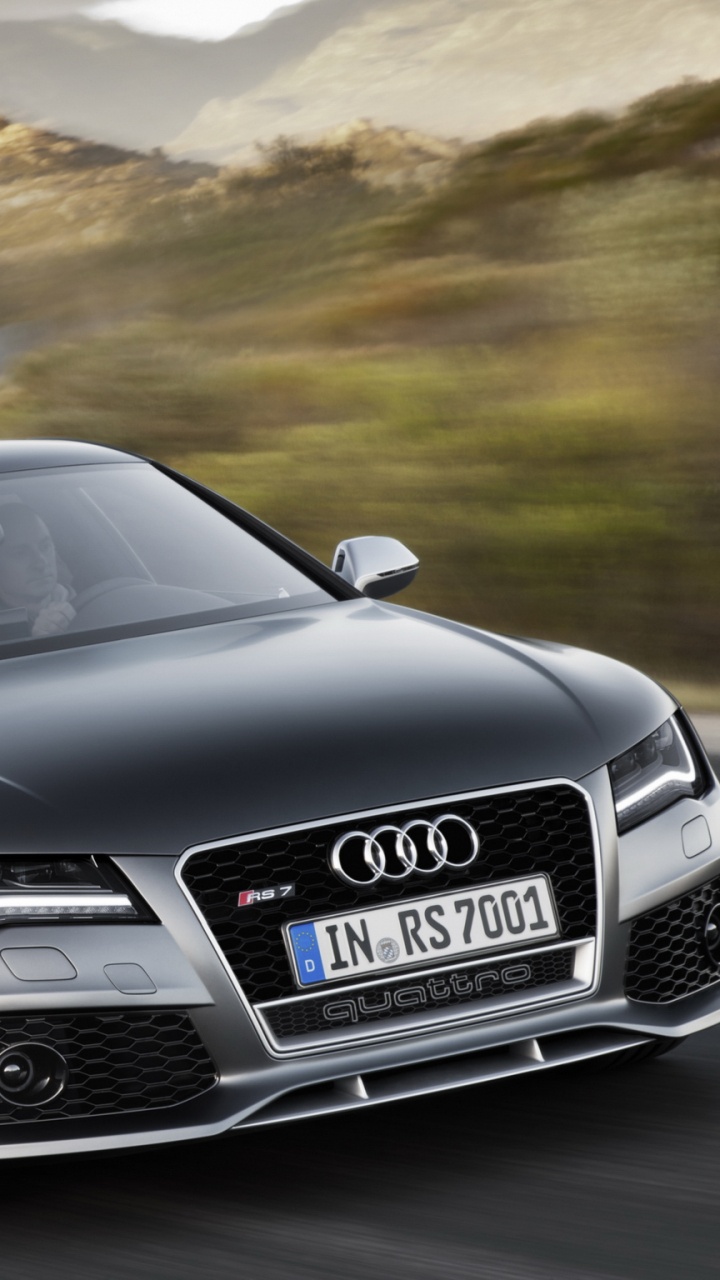 Schwarzes Audi Coupe Tagsüber Unterwegs. Wallpaper in 720x1280 Resolution