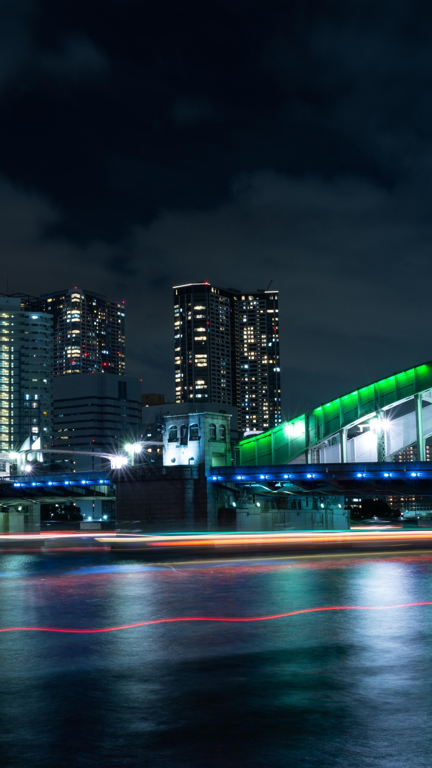 Skyline Der Stadt Bei Nacht Night. Wallpaper in 1440x2560 Resolution
