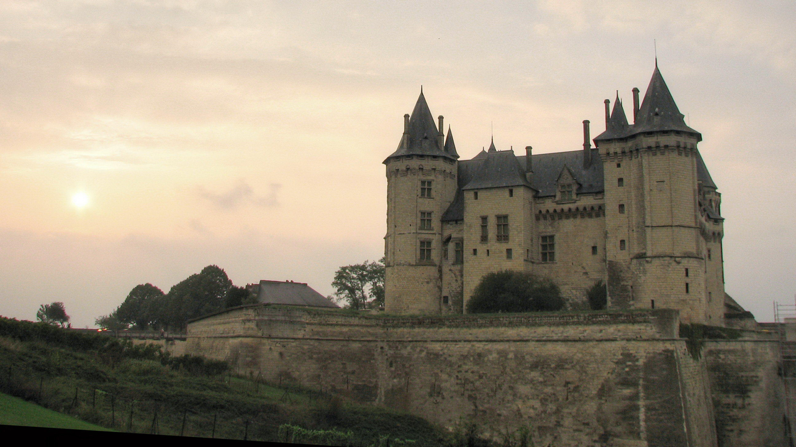 Chteau de Saumur, Schloss, Wahrzeichen, Mittelalterliche Architektur, Gebäude. Wallpaper in 2560x1440 Resolution