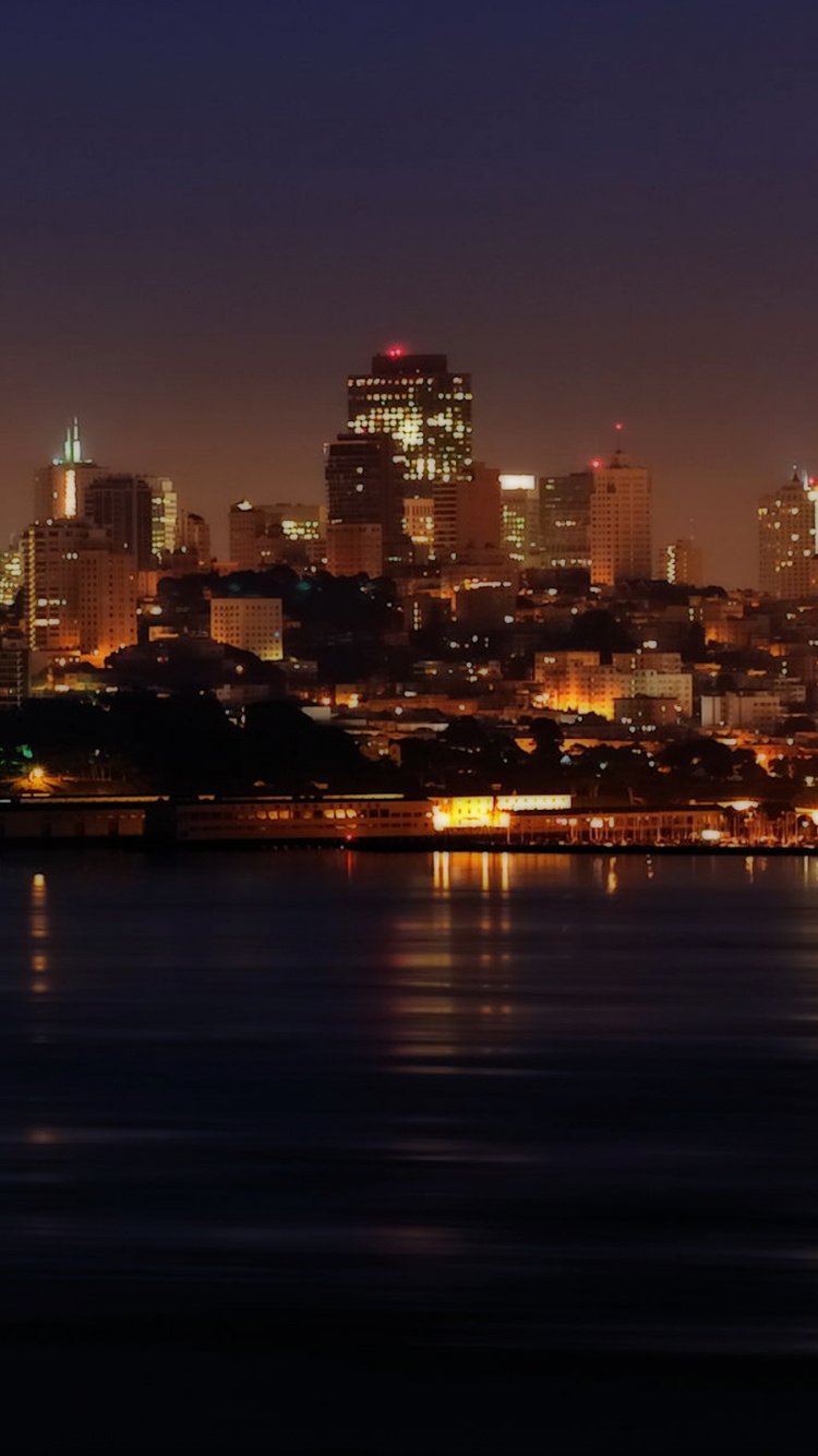 Horizonte de la Ciudad Durante la Noche. Wallpaper in 750x1334 Resolution
