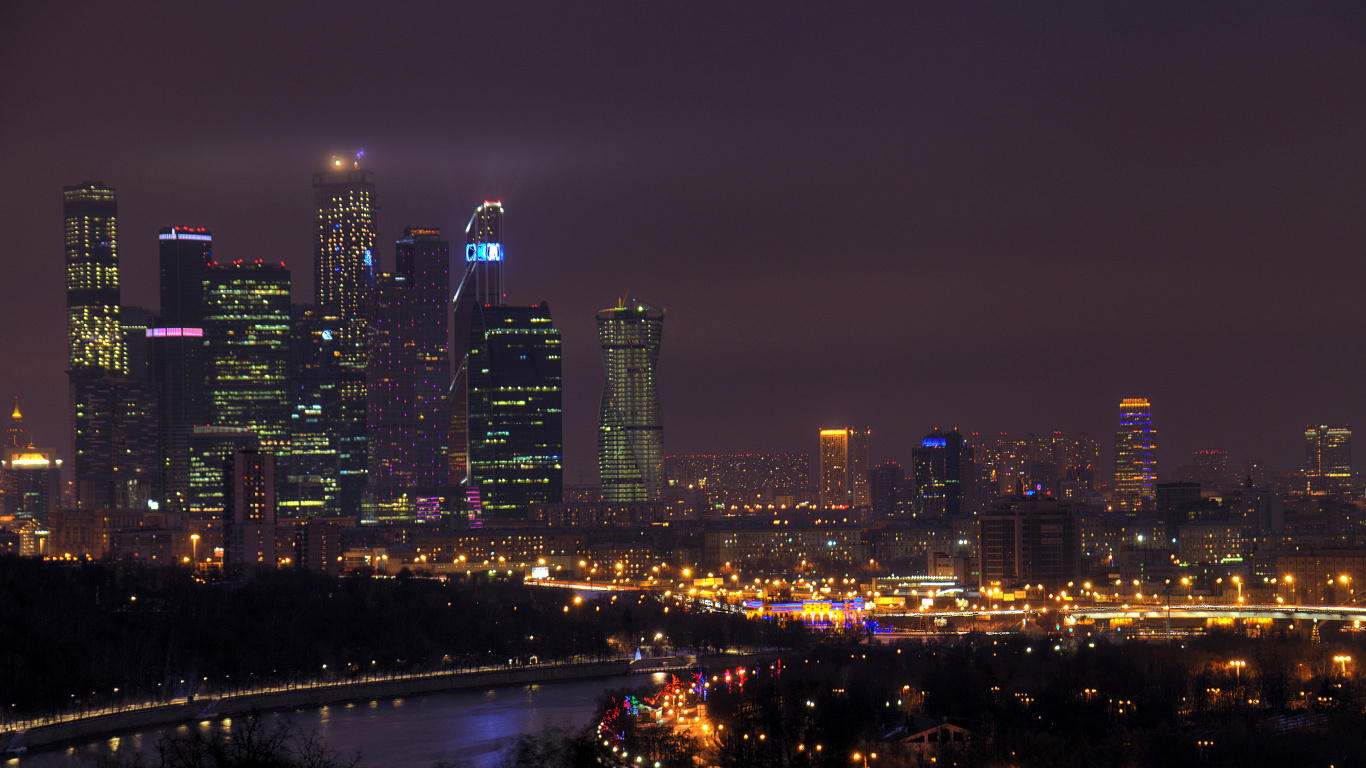 Horizon de la Ville Pendant la Nuit. Wallpaper in 1366x768 Resolution