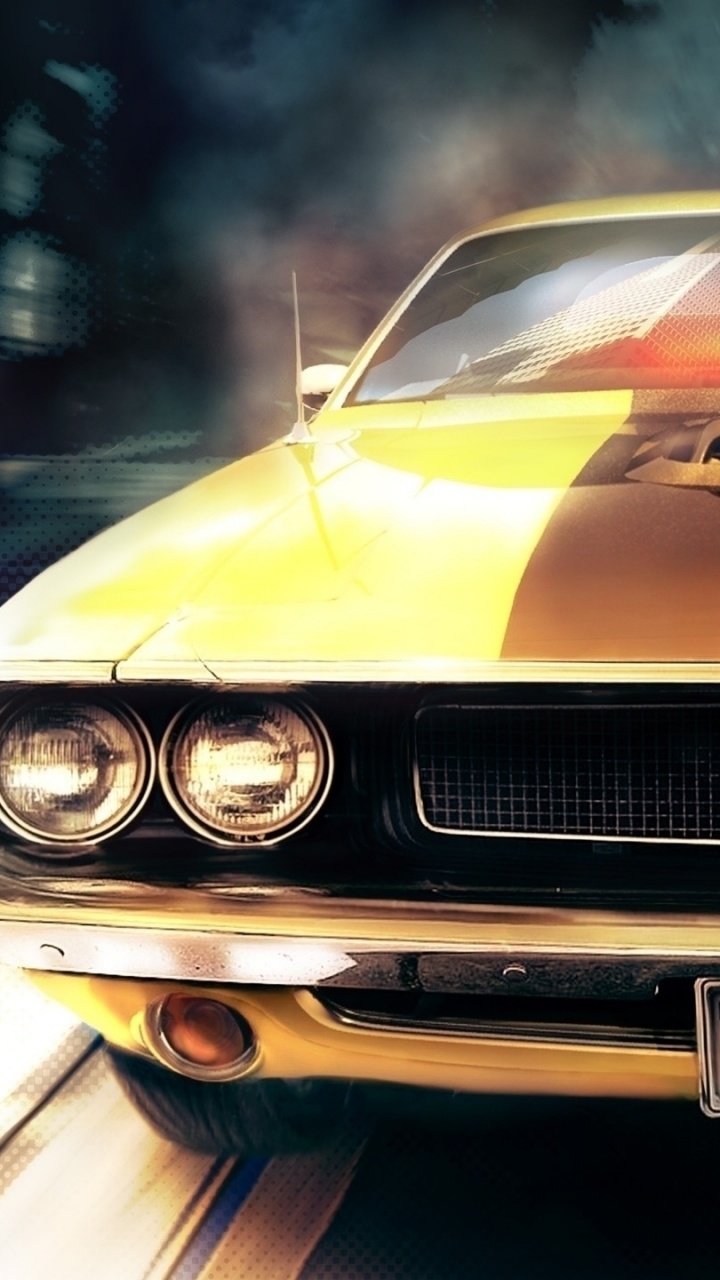 Gelber Chevrolet Camaro Tagsüber Unterwegs. Wallpaper in 720x1280 Resolution