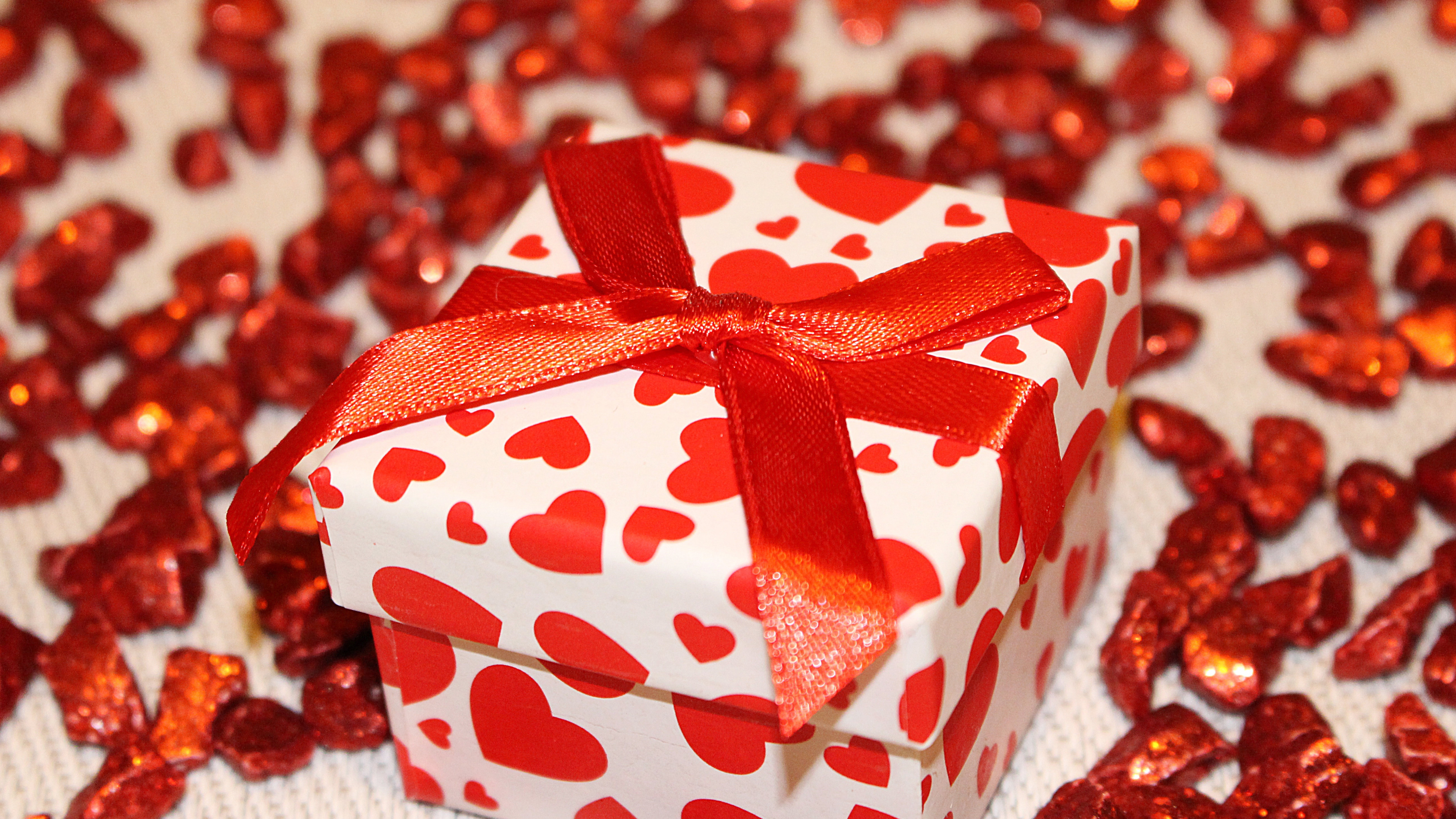 Gift, Valentines Day, Gift Wrapping, Red, Food. Wallpaper in 3840x2160 Resolution