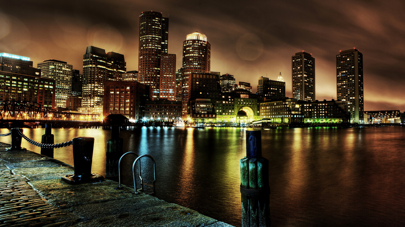 Horizon de la Ville Pendant la Nuit. Wallpaper in 1366x768 Resolution