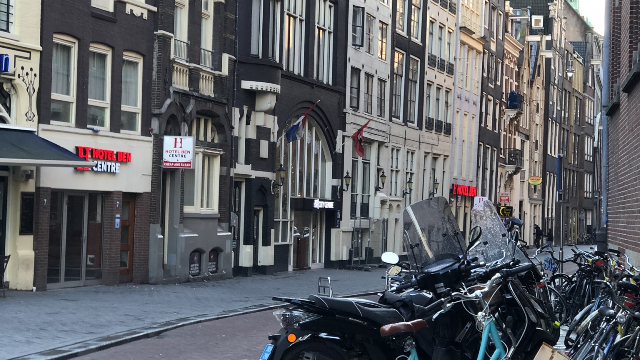 Lane, Road Bicycle, Bicycle, Motorcycle, Bicycle Tire. Wallpaper in 1280x720 Resolution