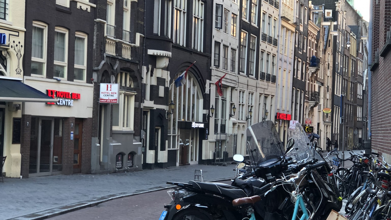 Lane, Road Bicycle, Bicycle, Motorcycle, Bicycle Tire. Wallpaper in 1366x768 Resolution