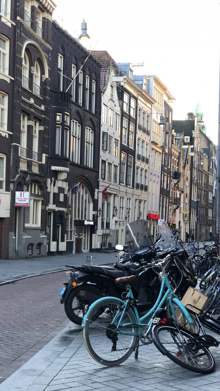 Lane, Road Bicycle, Bicycle, Motorcycle, Bicycle Tire. Wallpaper in 750x1334 Resolution