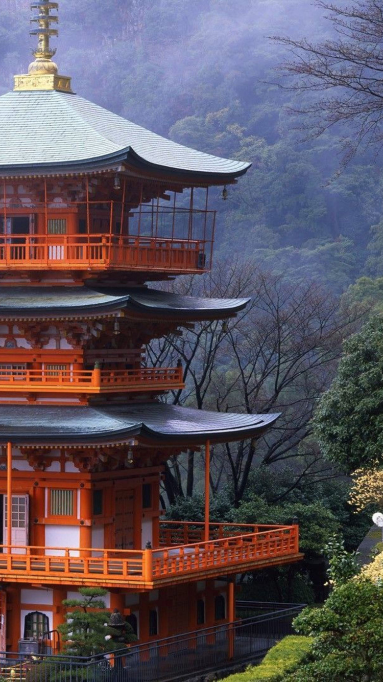 Bâtiment en Béton Brun et Blanc Près de la Fontaine D'eau. Wallpaper in 750x1334 Resolution