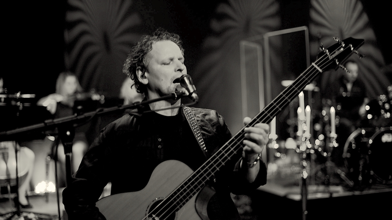 Bass, Akustikgitarre, Gitarre, Pink Floyd, Musiker. Wallpaper in 1280x720 Resolution