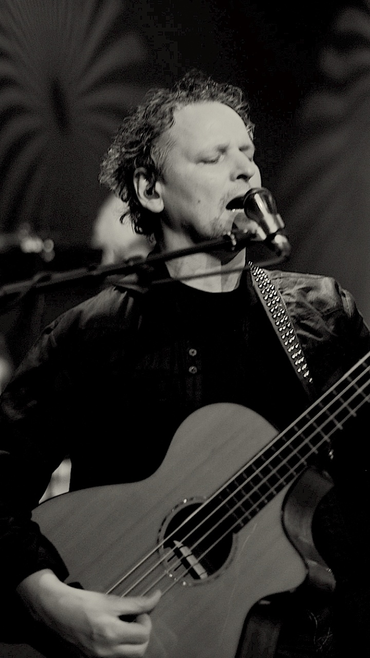 Bass Guitar, Acoustic Guitar, Electric Guitar, Guitar, String Instrument. Wallpaper in 720x1280 Resolution