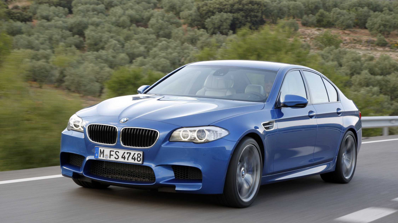 Blue Bmw m 3 Coupe en la Carretera Durante el Día. Wallpaper in 1280x720 Resolution