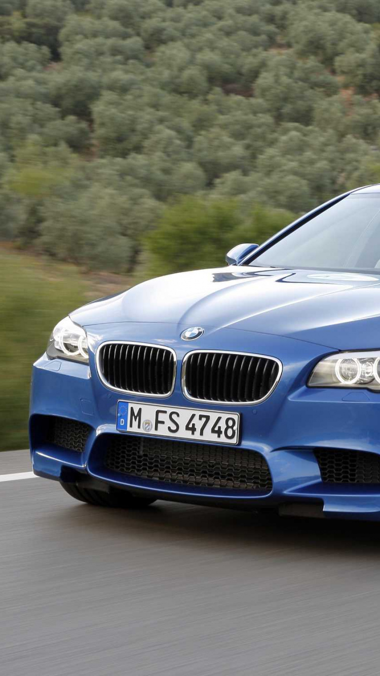 Blue Bmw m 3 Coupe en la Carretera Durante el Día. Wallpaper in 750x1334 Resolution