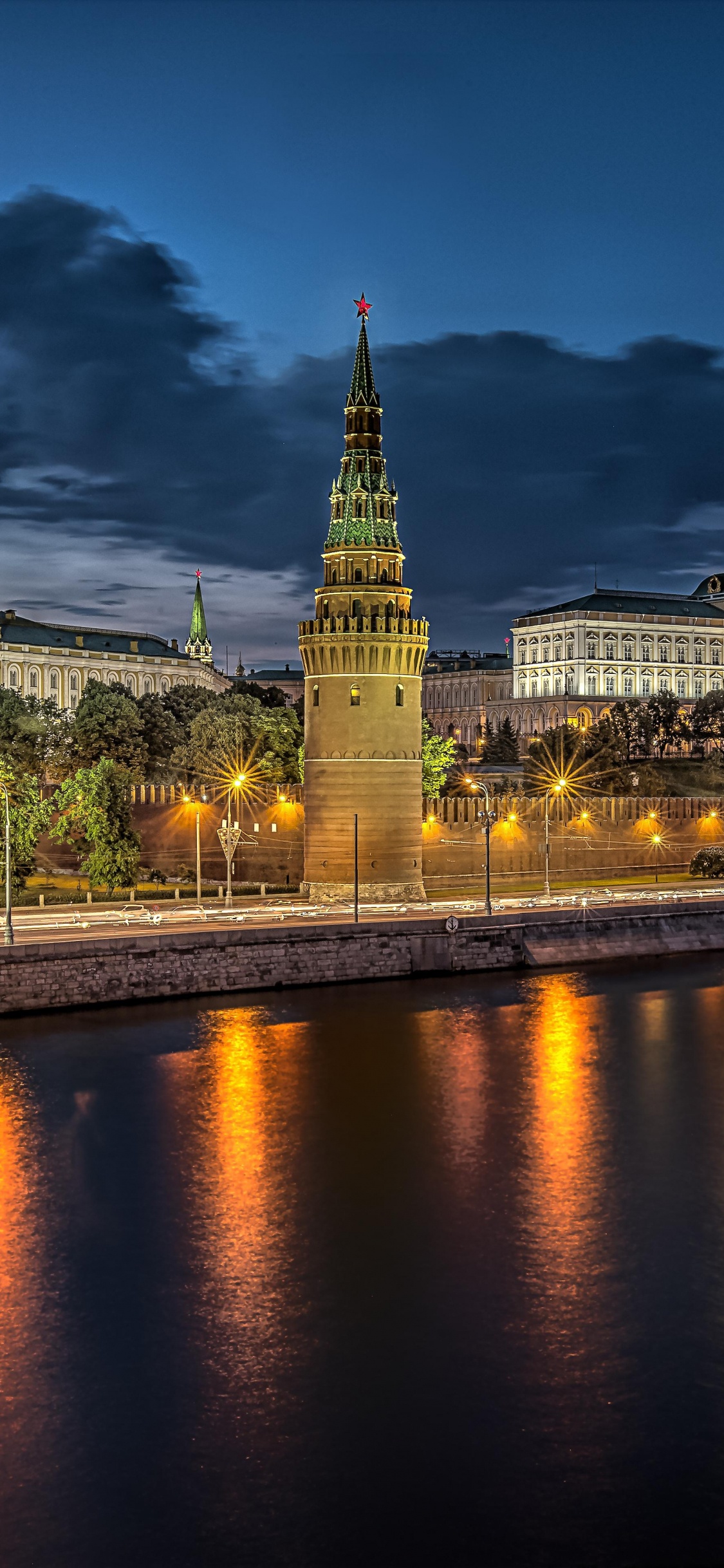 Horizon de la Ville Pendant la Nuit. Wallpaper in 1125x2436 Resolution