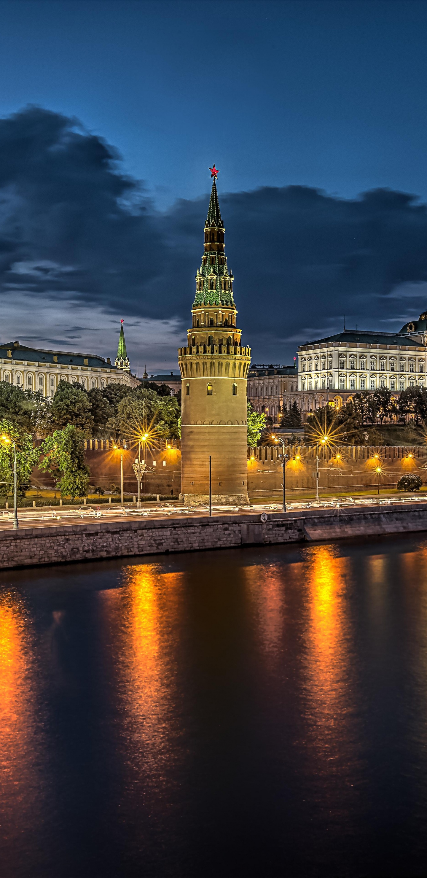 Horizon de la Ville Pendant la Nuit. Wallpaper in 1440x2960 Resolution