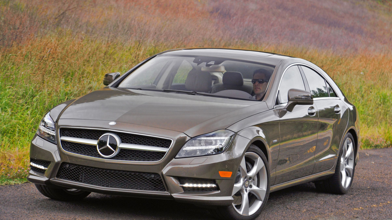 Black Mercedes Benz Coupe on Brown Field During Daytime. Wallpaper in 1366x768 Resolution