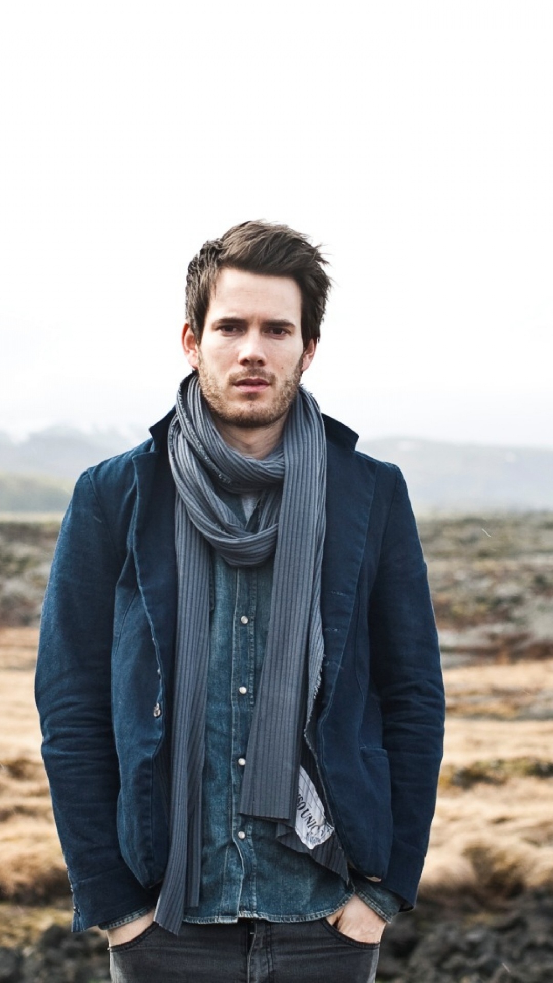 Oberbekleidung, Urlaub, Interview, Singer-songwriter, Sänger. Wallpaper in 1080x1920 Resolution