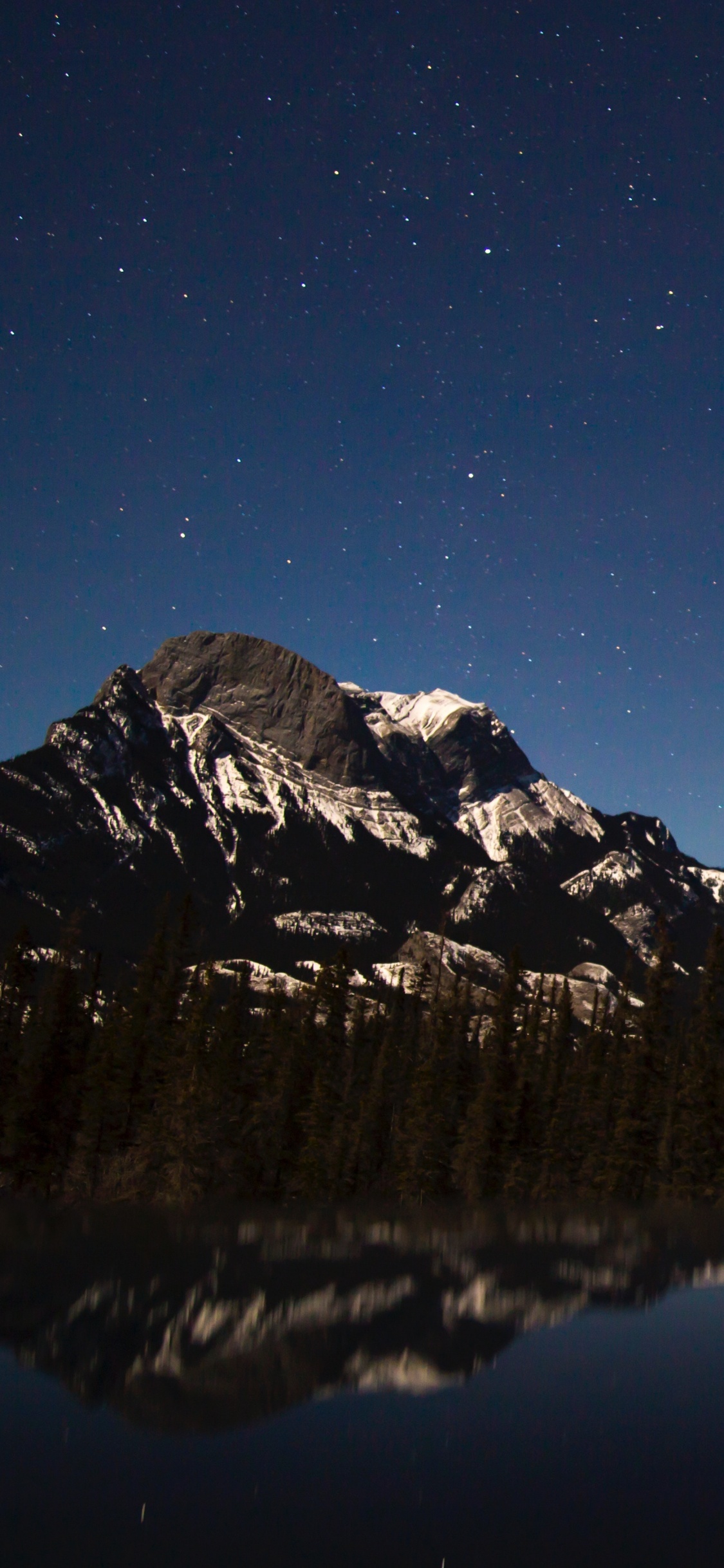 Nacht, Bergkette, Nachthimmel, Aurora, Natur. Wallpaper in 1125x2436 Resolution