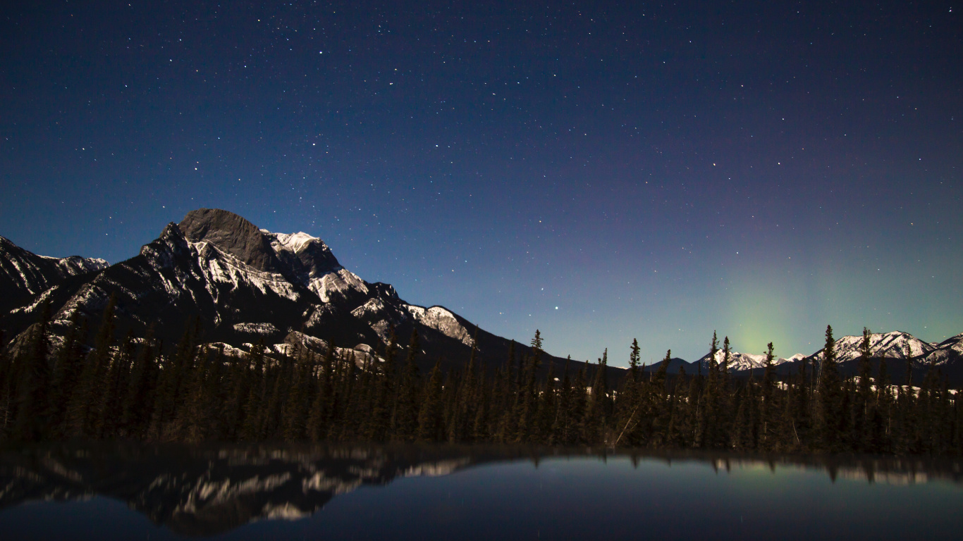 Nacht, Bergkette, Nachthimmel, Aurora, Natur. Wallpaper in 1366x768 Resolution