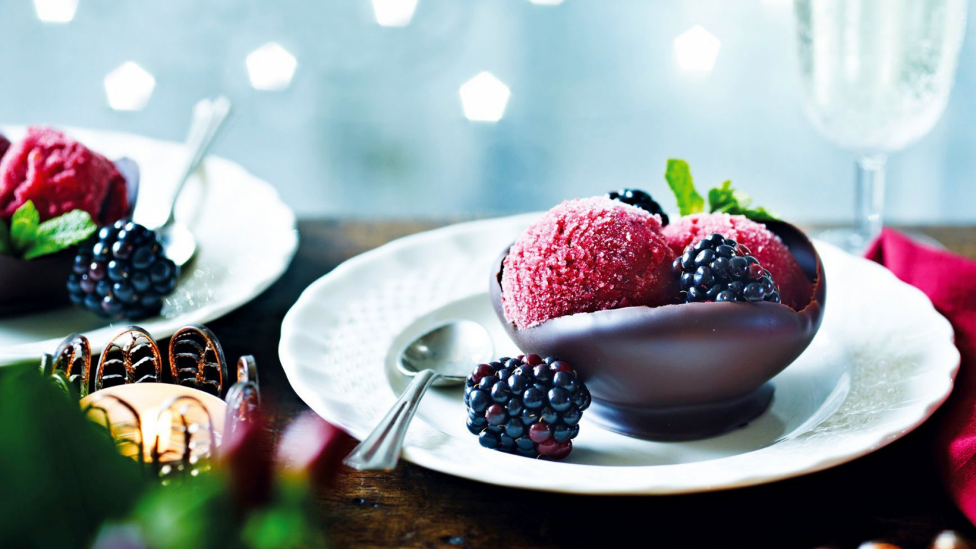 Red Raspberry on White Ceramic Saucer. Wallpaper in 1366x768 Resolution