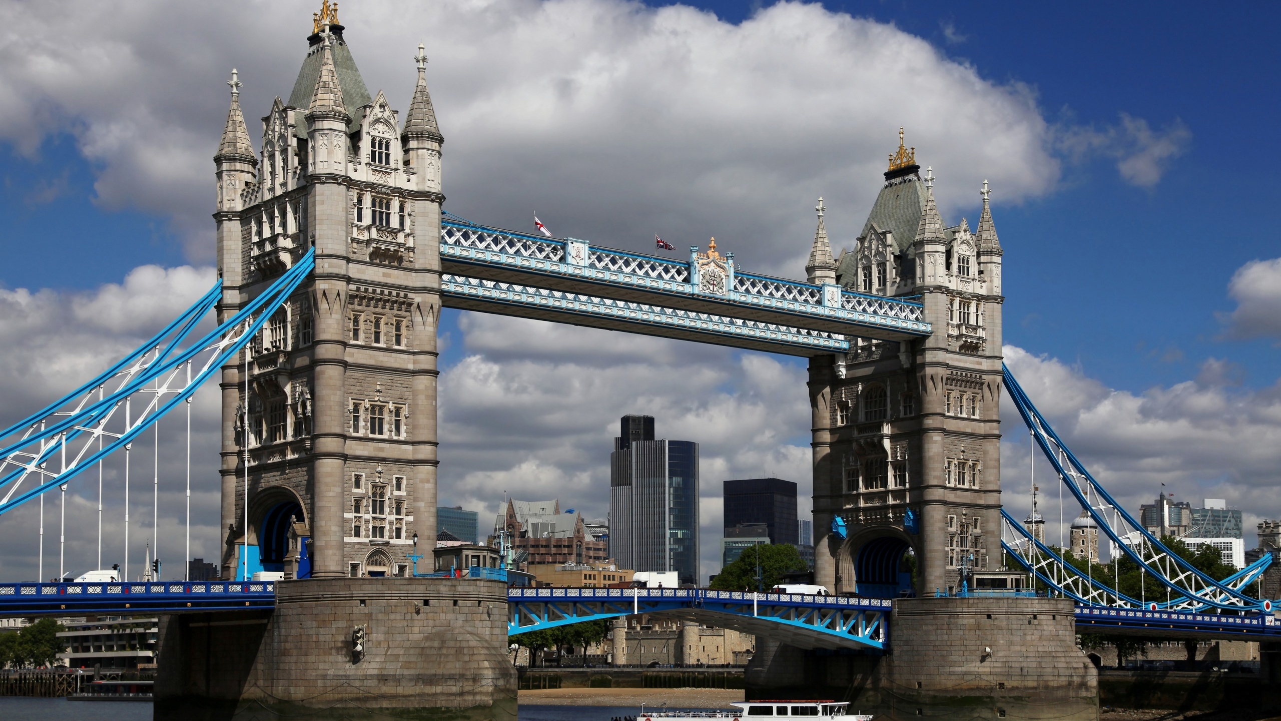 Brown Concrete Bridge Under Cloudy Sky During Daytime. Wallpaper in 2560x1440 Resolution