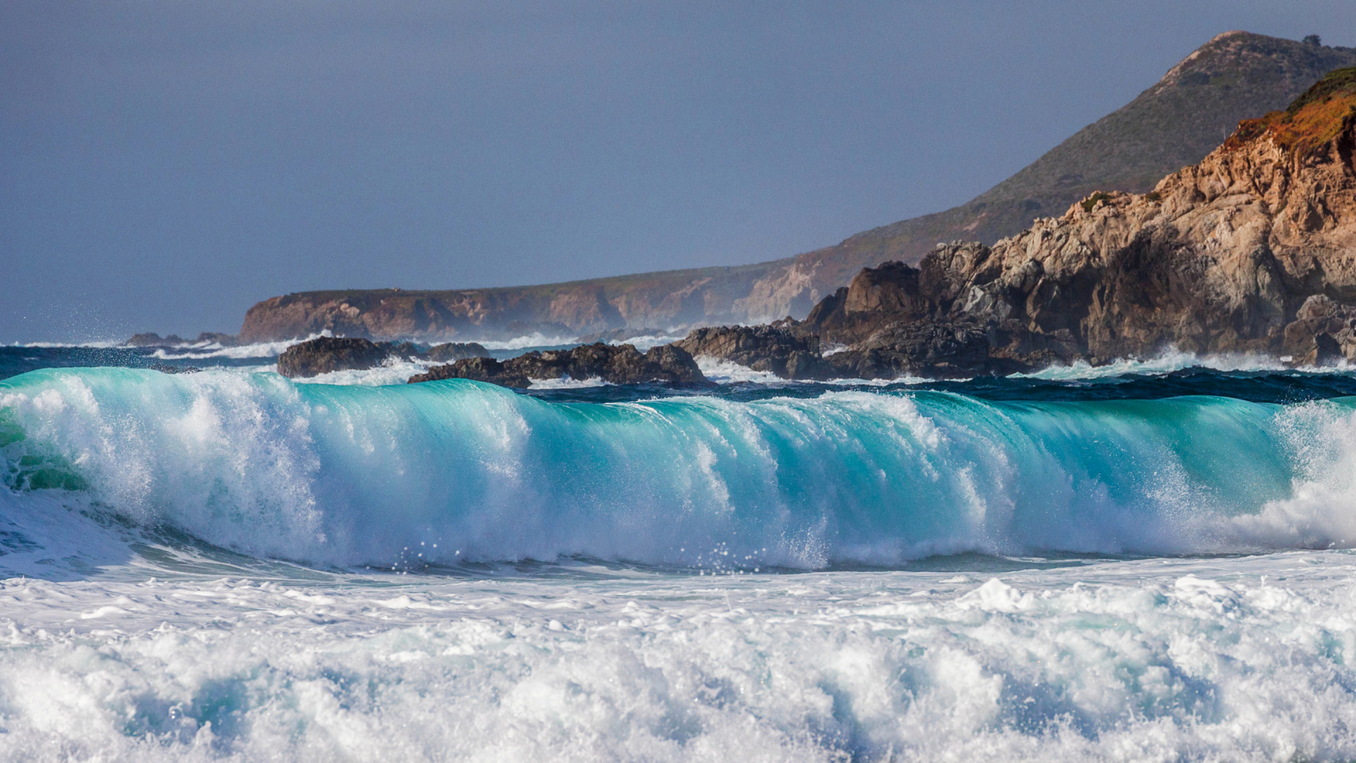 Formación de Roca Marrón Cerca Del Agua de Mar Azul Durante el Día. Wallpaper in 1920x1080 Resolution