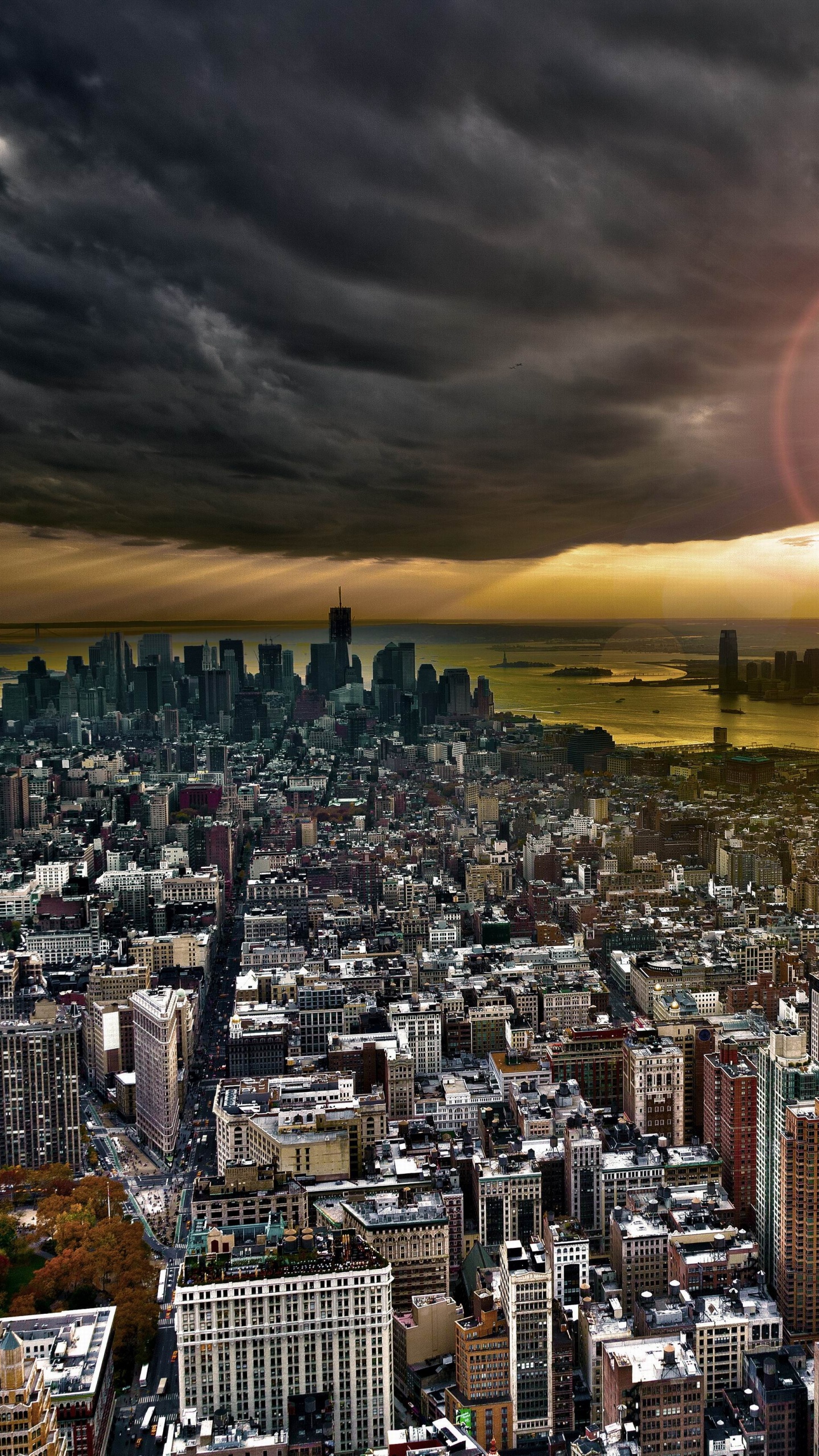 Vista Aérea de la Ciudad Durante la Puesta de Sol. Wallpaper in 1440x2560 Resolution