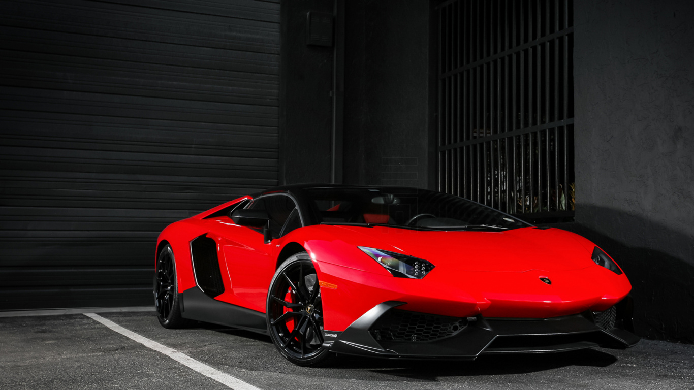 Roter Ferrari 458 Italia Geparkt in Der Nähe Einer Schwarzen Metallrolltür. Wallpaper in 1366x768 Resolution