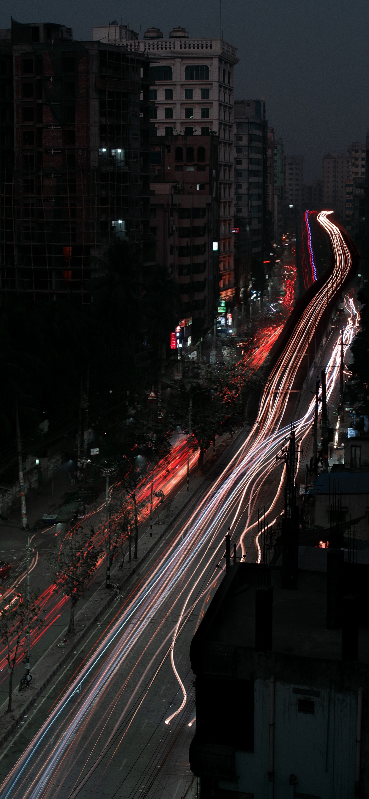 Coches en la Carretera Durante la Noche.. Wallpaper in 1242x2688 Resolution