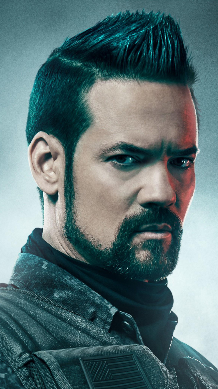 Homme en Veste Noire Avec Barbe Rouge. Wallpaper in 750x1334 Resolution