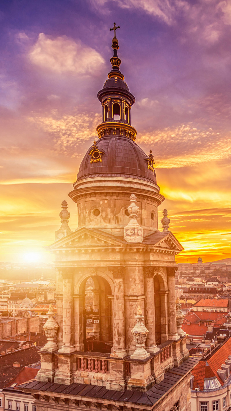 Braunes Und Weißes Betongebäude Bei Sonnenuntergang. Wallpaper in 750x1334 Resolution