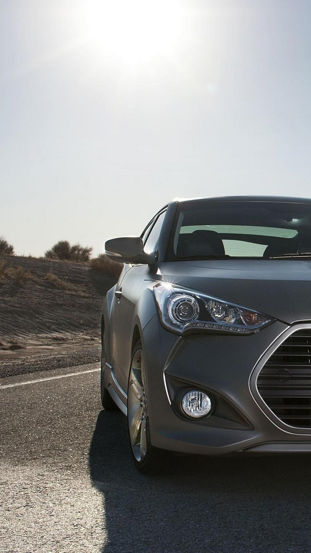 Coche Mercedes Benz Negro en Campo Marrón Bajo un Cielo Blanco Durante el Día. Wallpaper in 1080x1920 Resolution