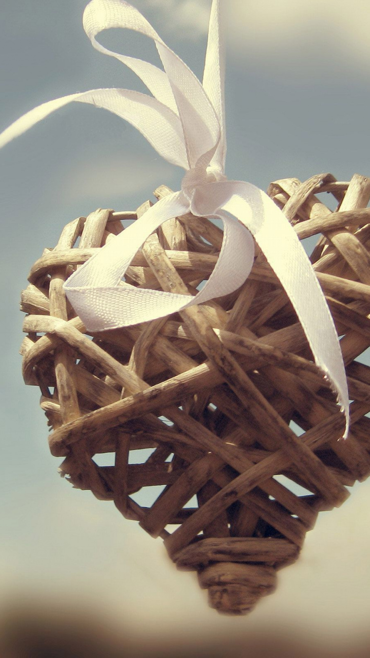 Liebe, Herzen, Zweig, Himmel, Fernsehen. Wallpaper in 750x1334 Resolution