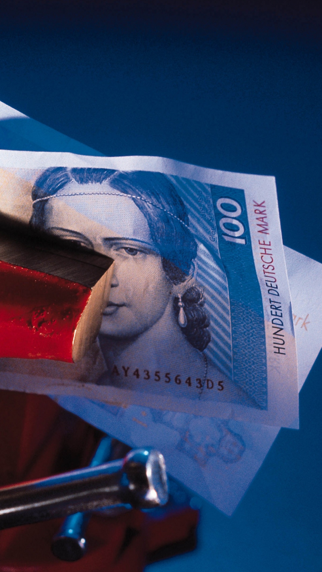 Billete de 20 en Mango de Acero Rojo y Plateado. Wallpaper in 1080x1920 Resolution