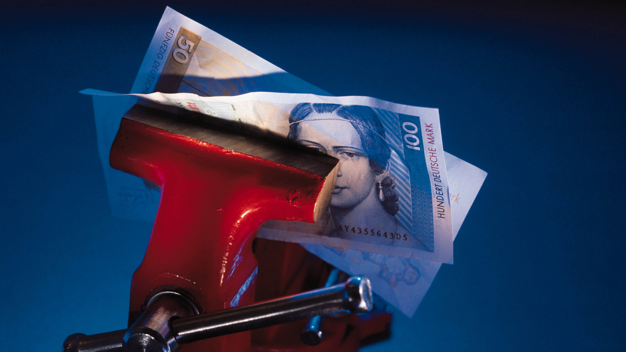 20 Banknote on Red and Silver Steel Handle. Wallpaper in 1280x720 Resolution