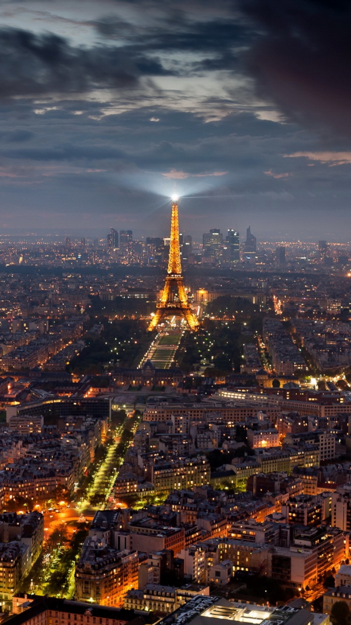 Vue Aérienne Des Bâtiments de la Ville Pendant la Nuit. Wallpaper in 720x1280 Resolution