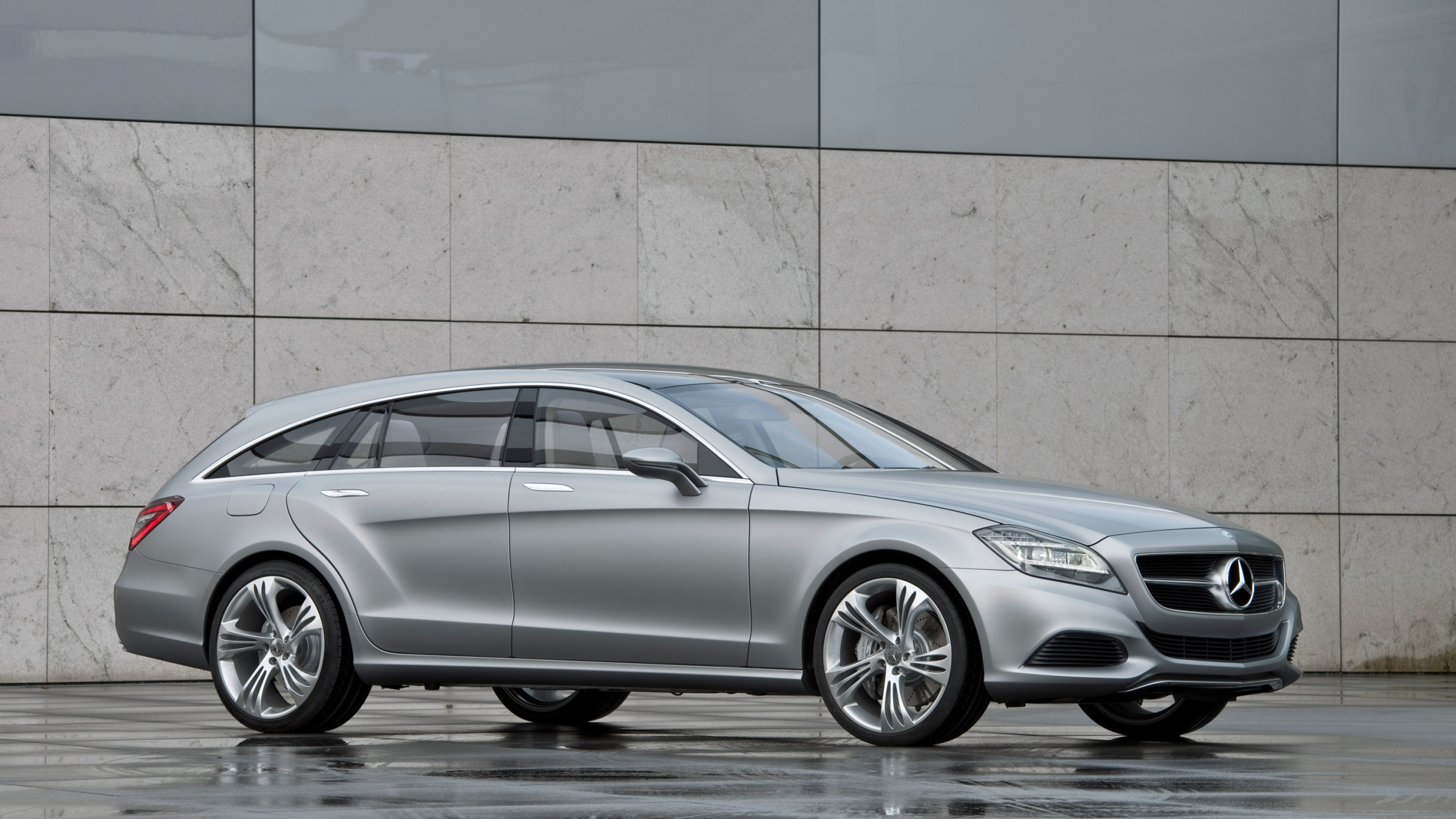 Silver Mercedes Benz Coupe Parked Beside Brown Wall. Wallpaper in 2560x1440 Resolution