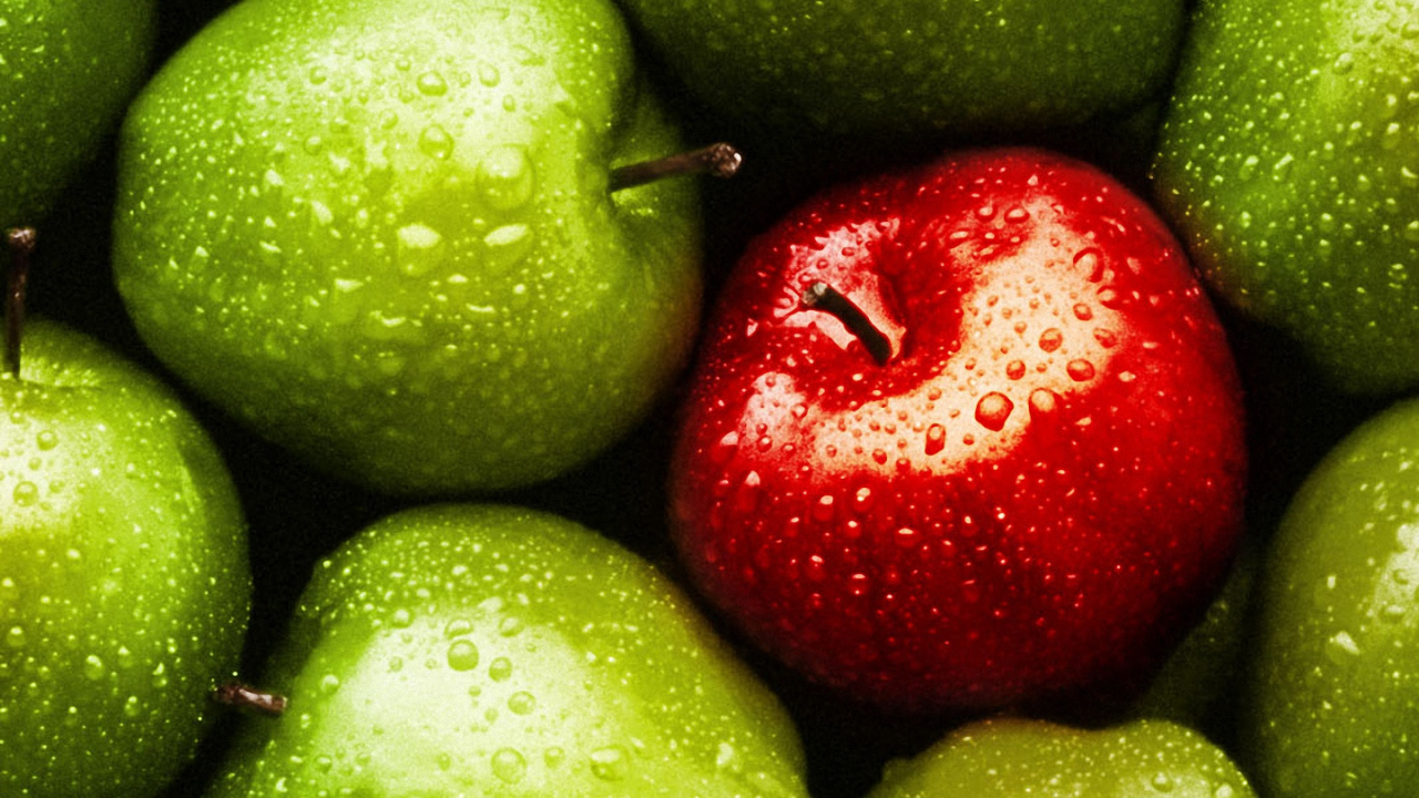 Roter Apfel Und Grüne Früchte. Wallpaper in 1280x720 Resolution