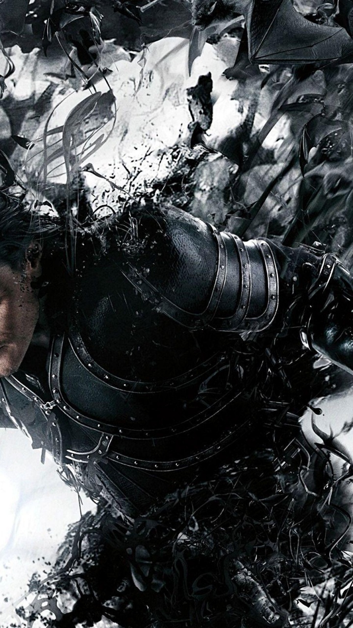 Femme en Blouson de Cuir Noir Allongé Sur L'eau. Wallpaper in 720x1280 Resolution