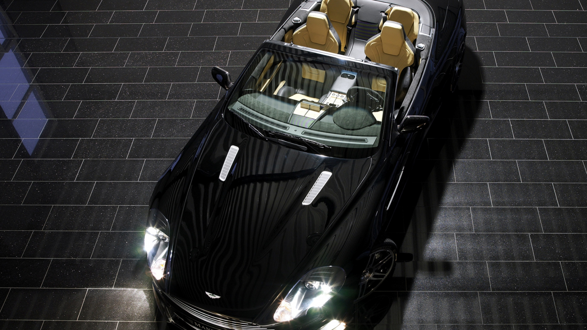 Porsche 911 Noire Garée Sur un Sol en Brique Grise. Wallpaper in 1920x1080 Resolution