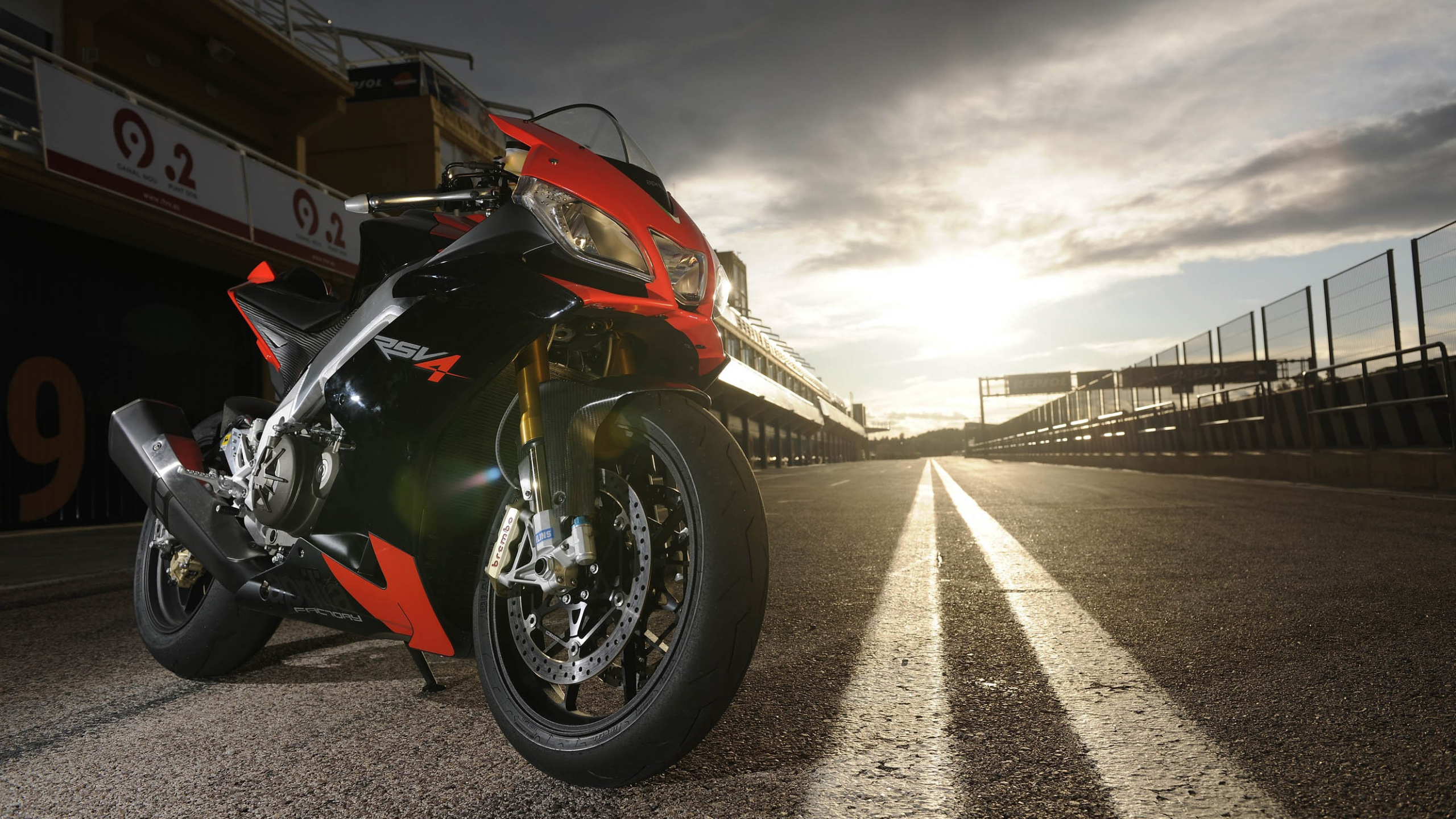 Red and Black Sports Bike Parked on Gray Concrete Floor During Daytime. Wallpaper in 2560x1440 Resolution