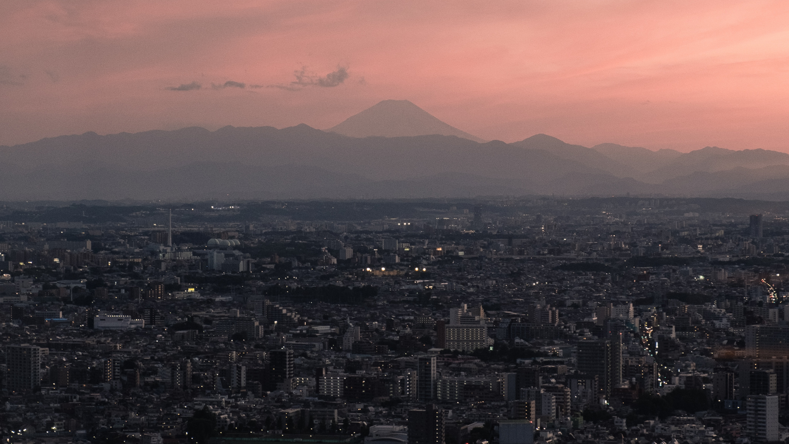 Aerial View of City Buildings During Sunset. Wallpaper in 2560x1440 Resolution