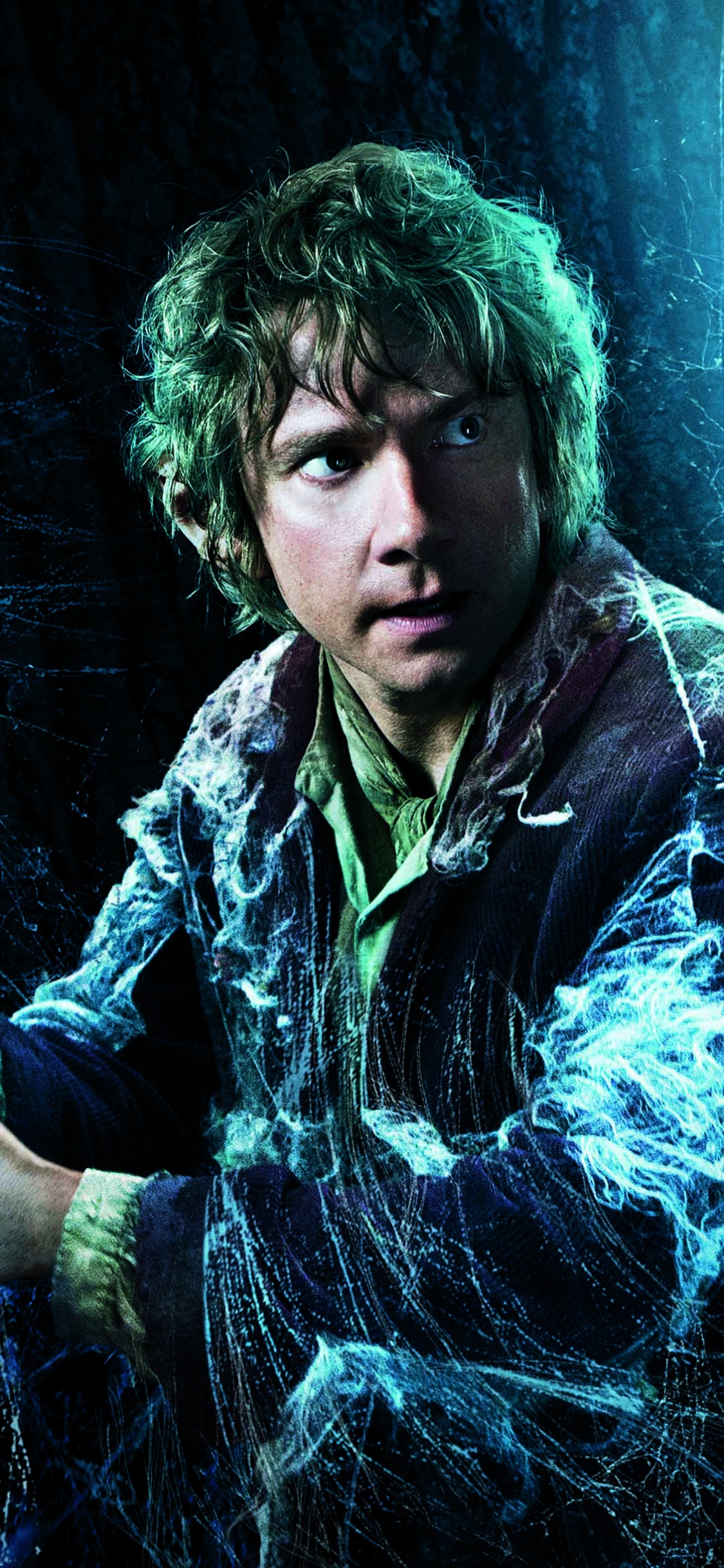 Mann in Schwarz-grüner Tarnjacke Mit Schwarzem Gewehr. Wallpaper in 1125x2436 Resolution