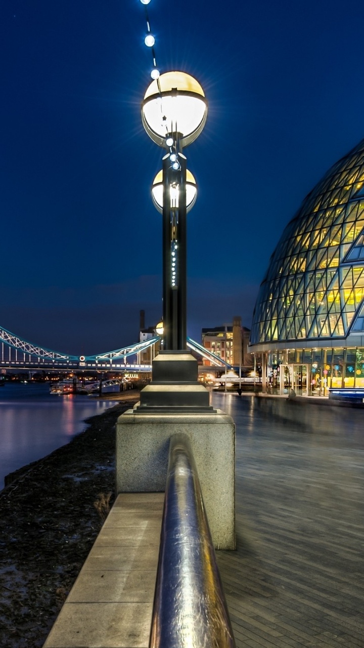 Puente Con Luces Durante la Noche.. Wallpaper in 720x1280 Resolution